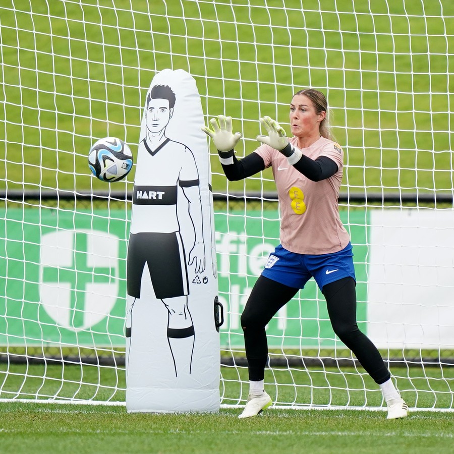 England star Mary Earps opens up on frustration over lack of Lionesses goalkeeper  shirts - Mirror Online