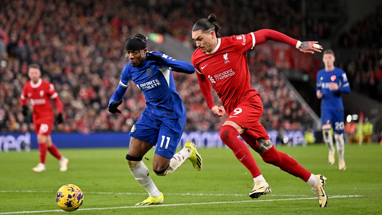 Darwin Nunez sets unwanted Premier League record as Liverpool cruise past  Chelsea